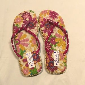 NWT Sandy flip flops Sz 7